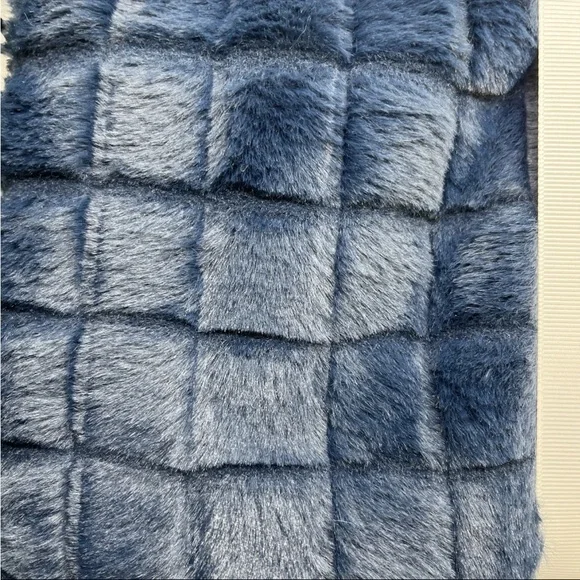 Koolaburra by UGG Chioe Textured Faux Fur Throw in Deep Blue Navy - Picture 4 of 6